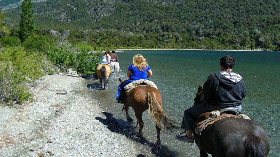 Cabalgata Y Almuerzo A Orillas Del Lago Gutierrez foto 2