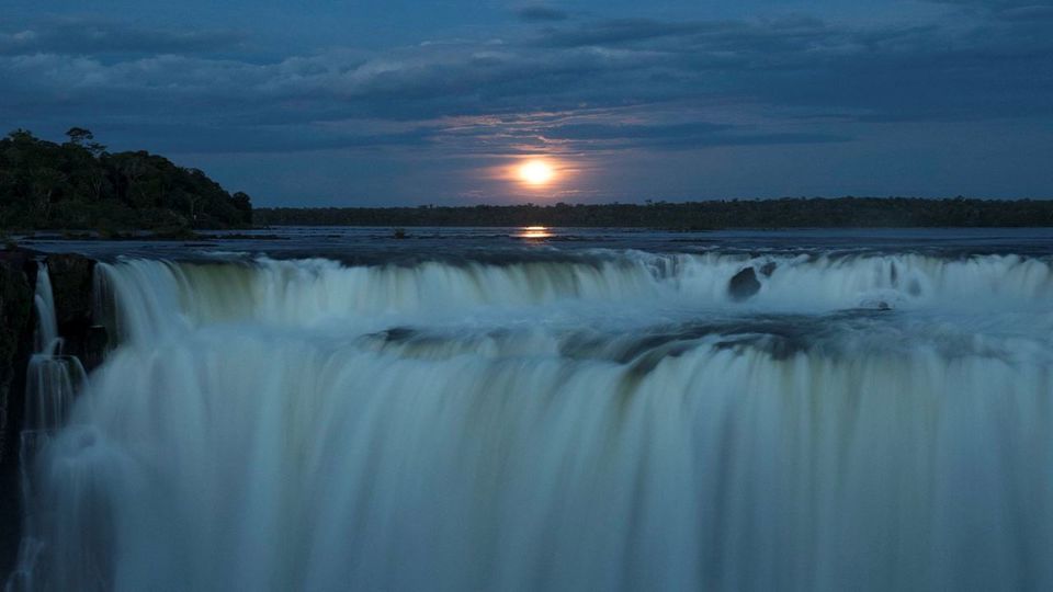 Cataratas Del Iguazu Con Luna Llena foto 1