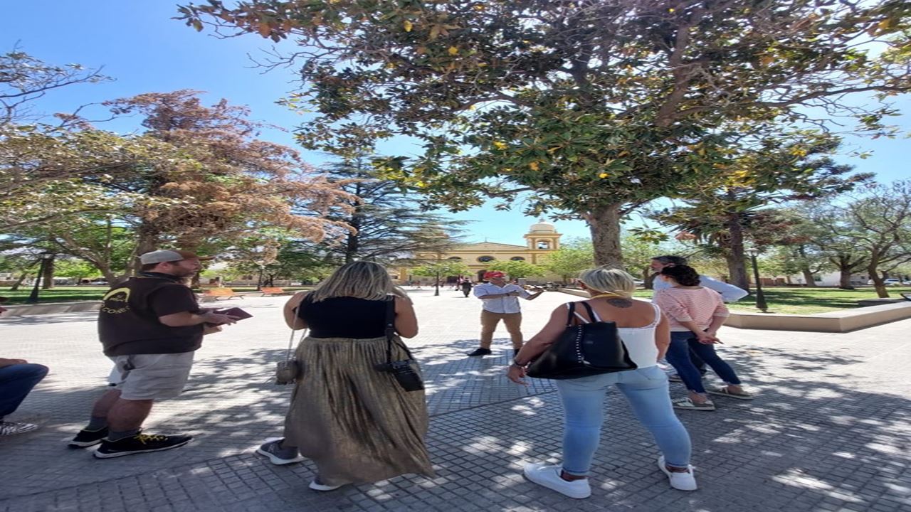 City Tour A Pé: História E Arte foto 2