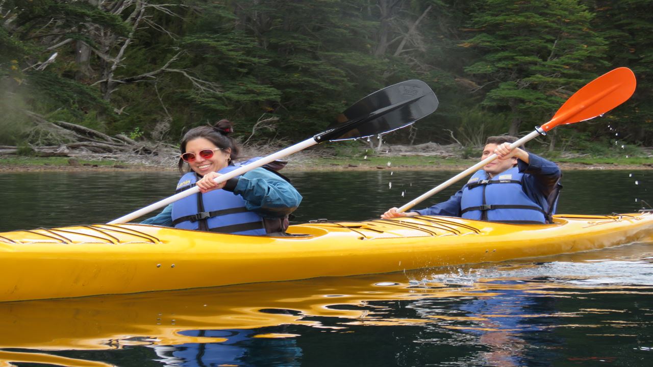 Experiência De Caiaque No Lago Lacar E Pichi Machonico foto 5