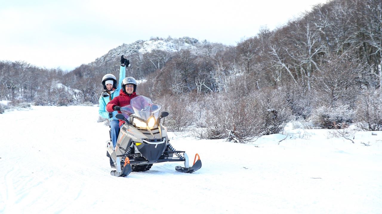 Full-day Winter Experience With Huskies, Snowshoes, And Snowmobile (3)