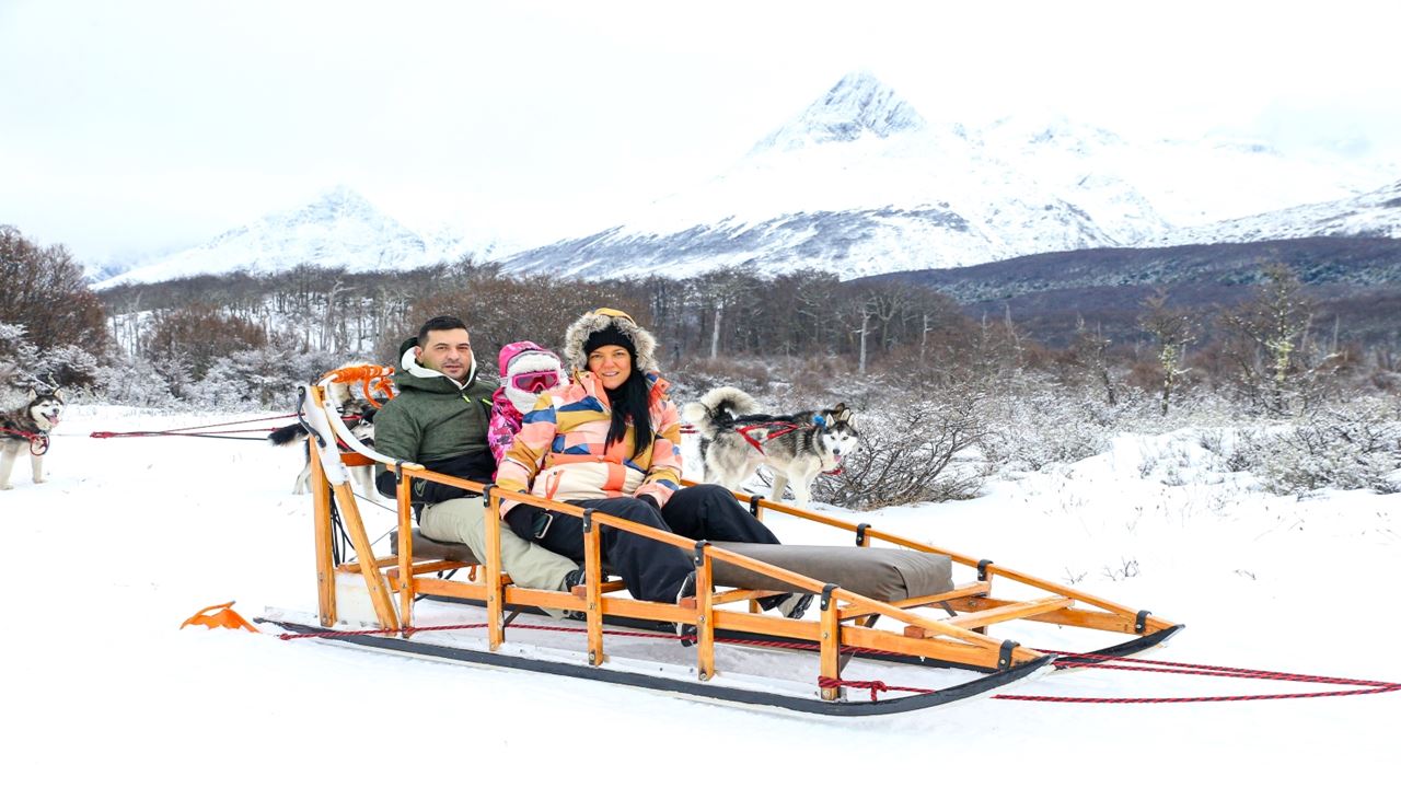 Full-day Winter Experience With Huskies, Snowshoes, And Snowmobile (1)