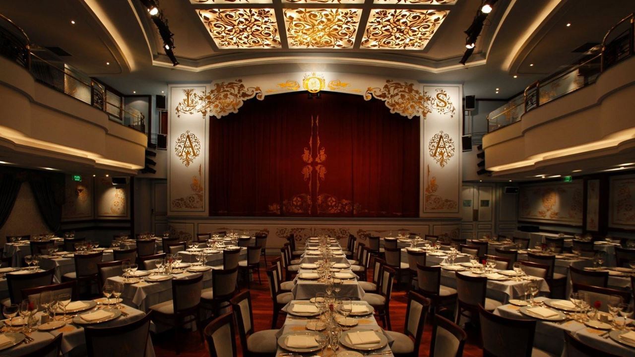 New Year`s Eve Party And Dinner Show At Café De Los Angelitos (1)