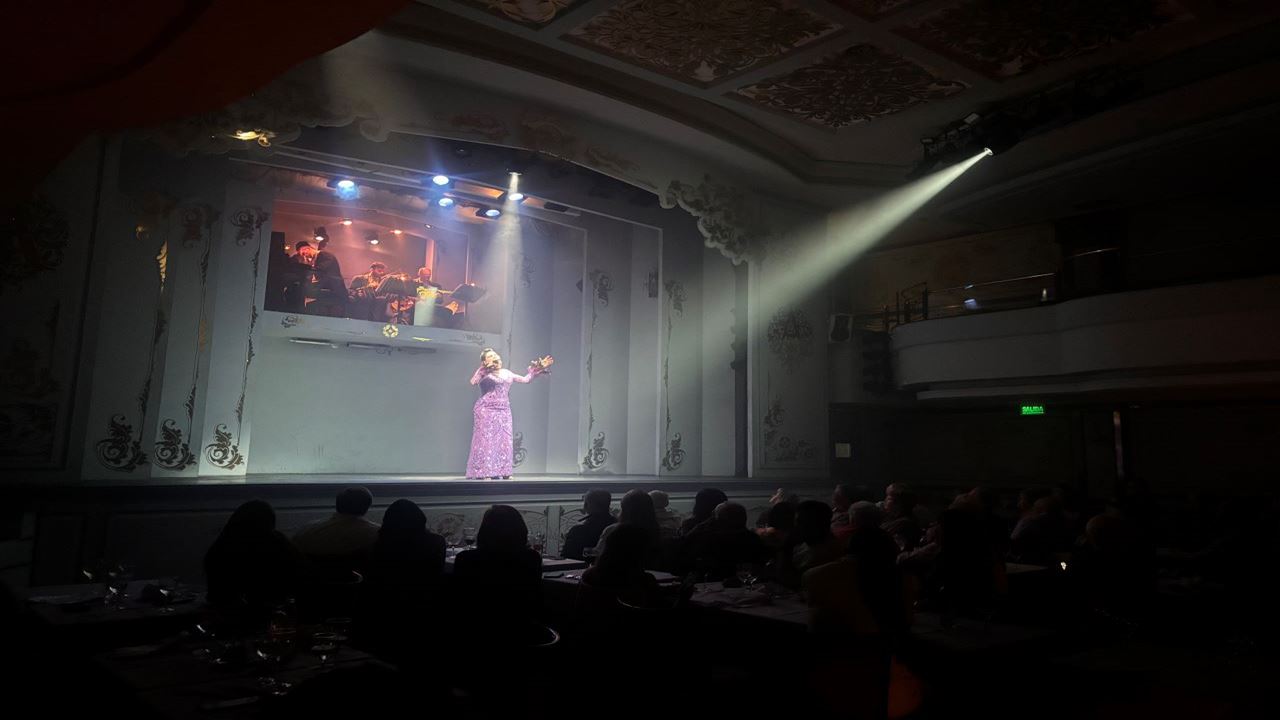 New Year`s Eve Party And Dinner Show At Café De Los Angelitos (8)
