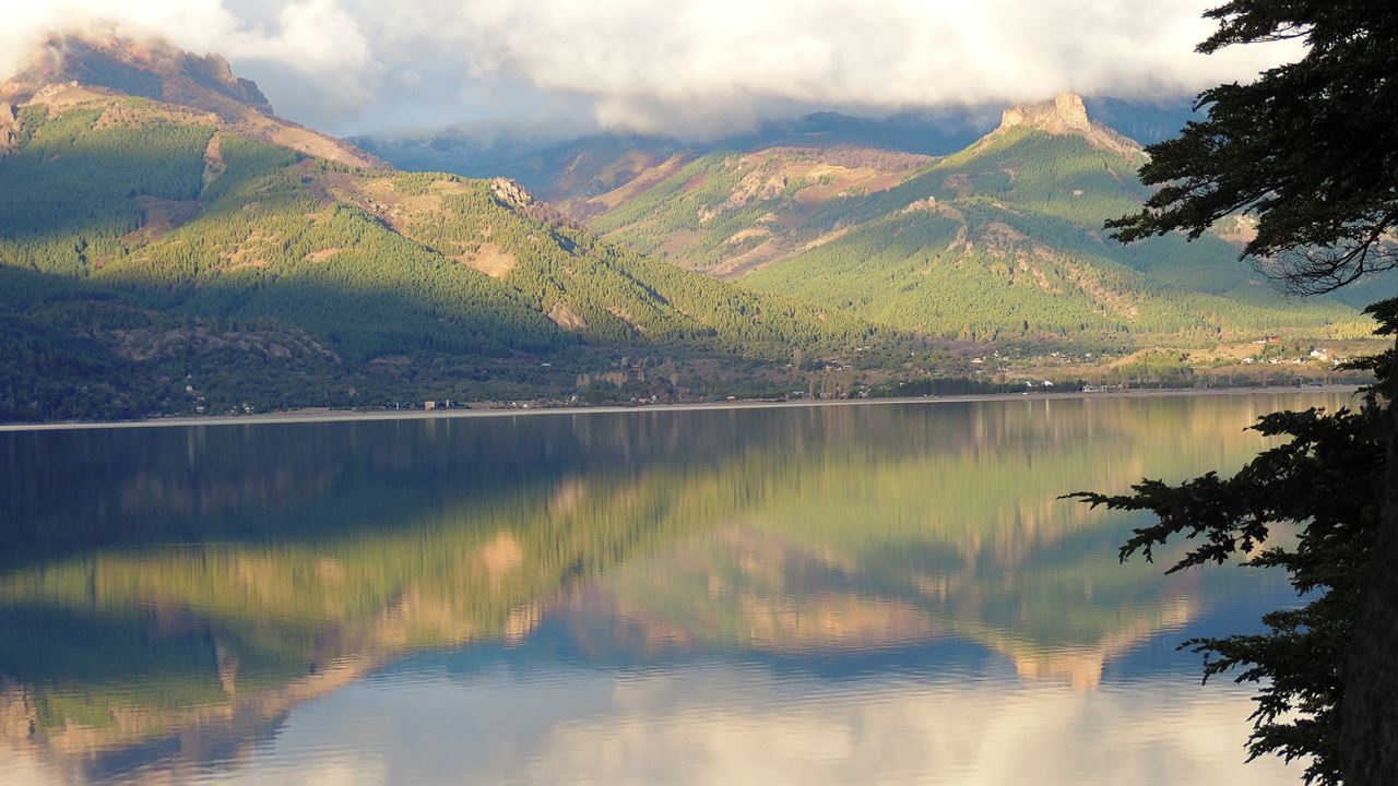 Lago Huechulafquen Y Volcan Lanin foto 3