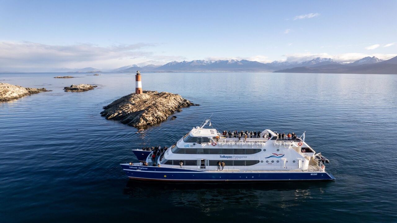 Offer: Airport Transfers, National Park And Sailing To Island Of Wolves And Birds foto 3
