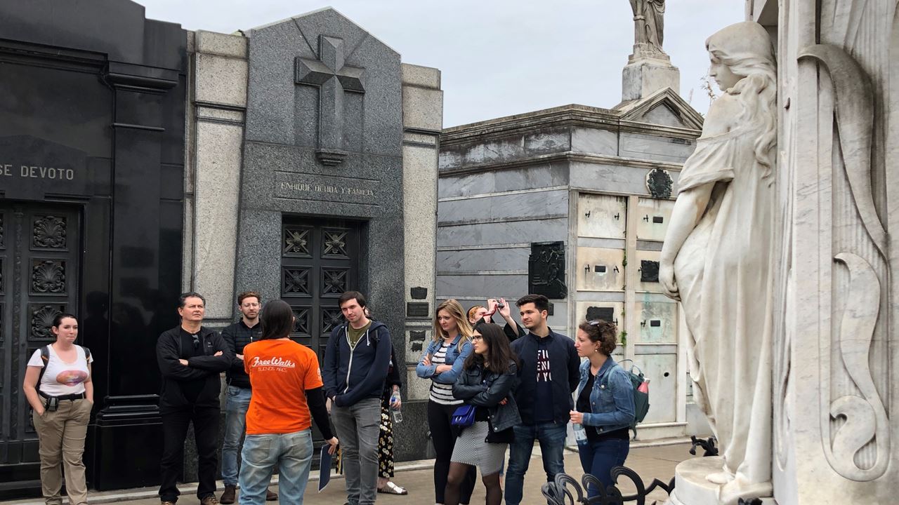 Passeio A Pé Pelo Cemitério Recoleta foto 5