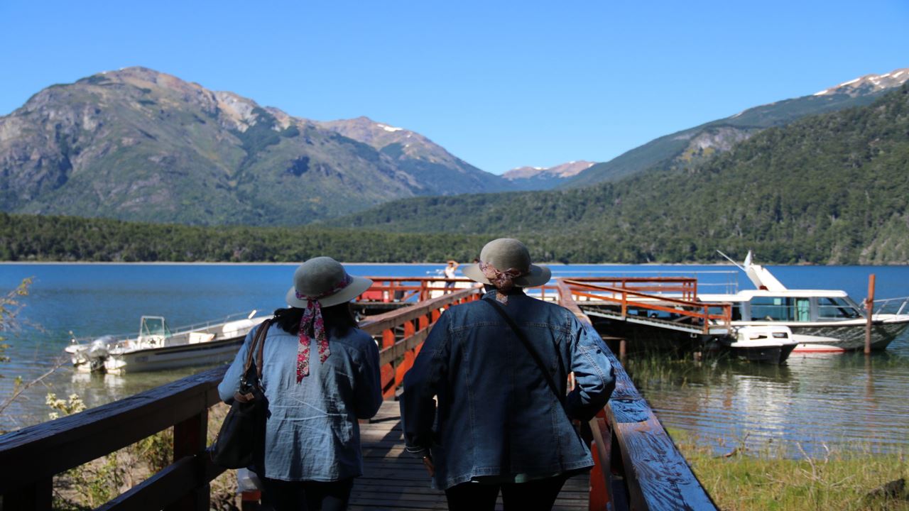 Paseo En Catamarán Lago Menéndez foto 3