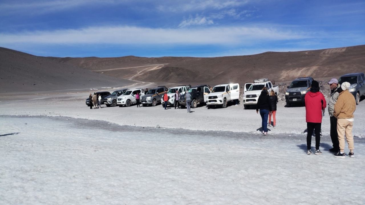 Campo De Piedra Pomez Con Carachi Pampa