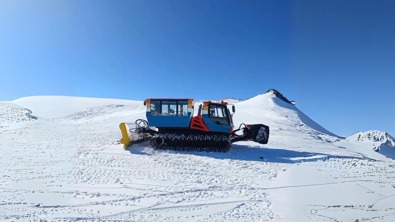 Paseo En Maquina Pisa Nieves En Cerro Martial